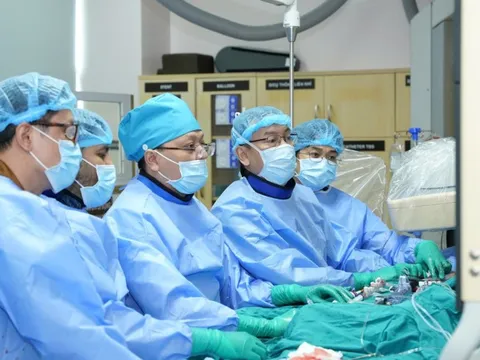 Tại Việt Nam, khoảng 100.000 người bị một bệnh lý van tim phổ biến, có nguy cơ đột tử