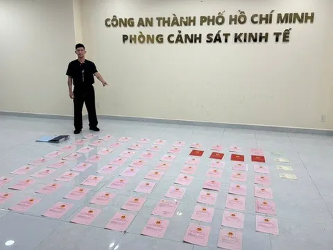 Tìm thấy 80 sổ đỏ, hơn 8.000 USD trong két sắt ở nhà Ngân 98