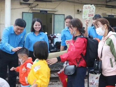 Tết 2026: Lao động khó khăn có thể được hỗ trợ suất quà 1,3 triệu đồng