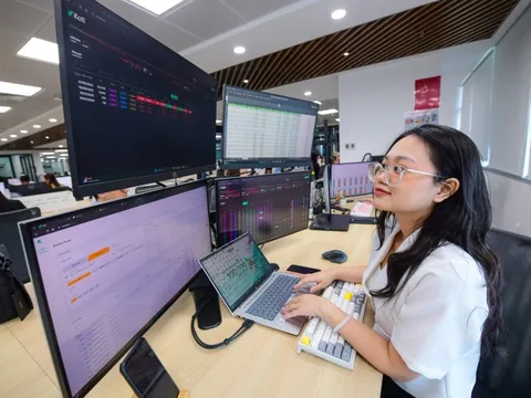 Chứng khoán rơi 35 điểm, cổ phiếu VPS trần 4 phiên liên tiếp trong ‘khó hiểu’