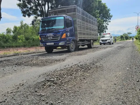UBND tỉnh Gia Lai chỉ đạo làm rõ vụ "Ngán ngẩm đường vừa làm xong đã nát bươm"