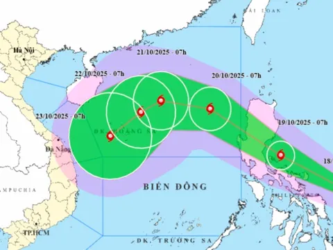 Bão Fengshen "Thần gió" hình thành giật cấp 10, mạnh thêm khi vào Biển Đông