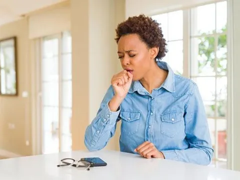 Ho mạnh và liên tục khi nghi bị đau tim có giúp cứu sống bản thân?