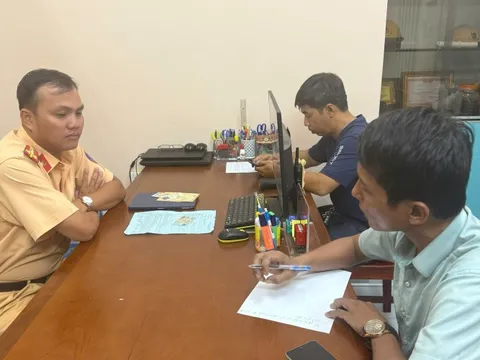 TP HCM: Làm rõ lý do hai tài xế dừng xe trên đường ở Hóc Môn