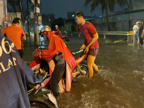 Không khí lạnh tràn về, miền Bắc trở lạnh, miền Trung mưa to