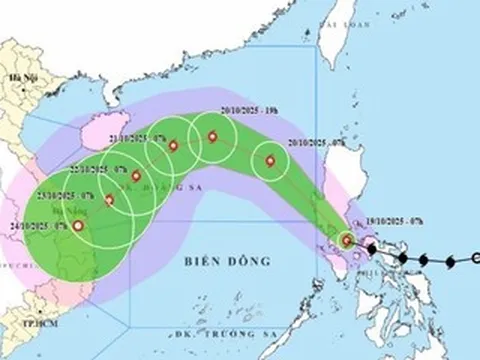 Bão Fengshen tiến vào Biển Đông, có thể đạt cường độ cực đại giật cấp 13