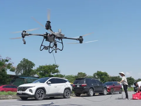 Phi đội drone vào tâm lũ