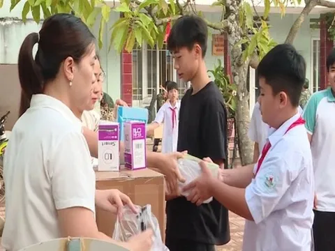 Bộ GD&ĐT cấp bổ sung 3.600 bộ sách cho Thái Nguyên sau thiệt hại do bão