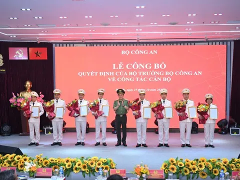 Nhiều lãnh đạo MobiFone vào biên chế lực lượng Công an nhân dân