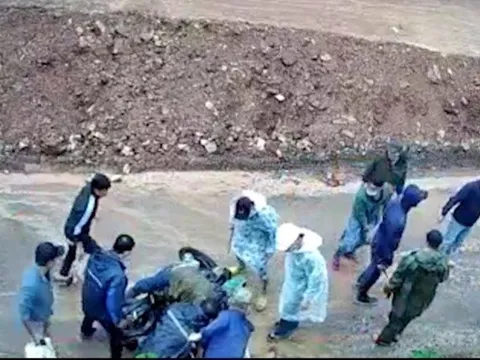 Video: Hiện trường lực lượng chức năng chặn bắt đối tượng vận chuyển 18.000 viên ma túy