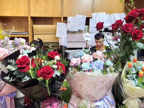 'Khách đặt hoa tươi 20-10 giảm đến một nửa'