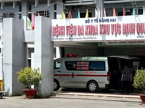 Đang rửa nhà, người đàn ông đột ngột ngã xuống nền, tử vong