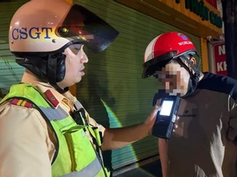 Đưa đồ ăn về cho vợ, thanh niên vẫn bị xử phạt vì 'nhấp môi' ly bia