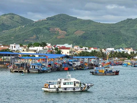 Gia Lai tạm dừng hoạt động du lịch đường biển trước bão số 12