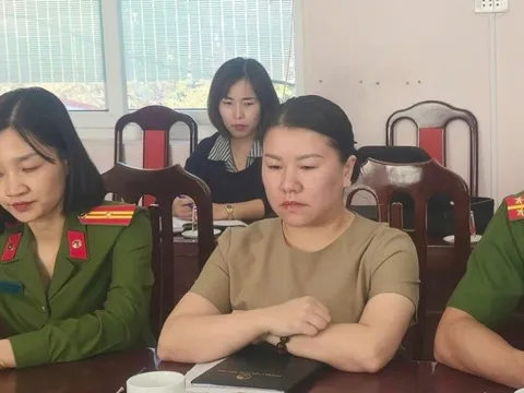 Một nữ cán bộ phòng kinh tế xã bị bắt giữ
