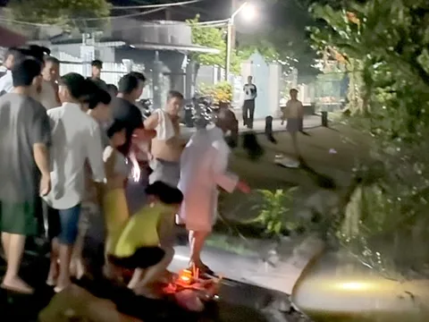 Hai anh em đùa giỡn gần rạch, anh 10 tuổi trượt xuống sông chết đuối