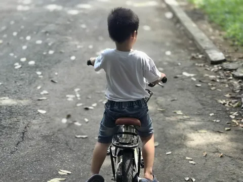 Làm thế nào cho con tuổi thơ hạnh phúc? - Kỳ 5: 'Dụ' con ra khỏi phòng