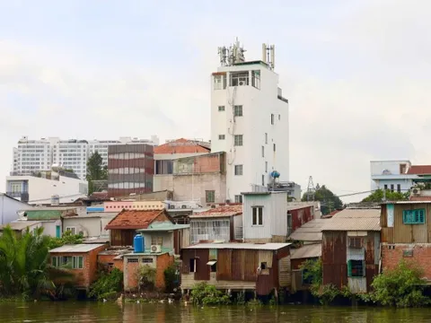 Yêu cầu đẩy nhanh chỉnh trang đô thị khu vực ven kênh tại phường Chánh Hưng, Bình Đông và Phú Định