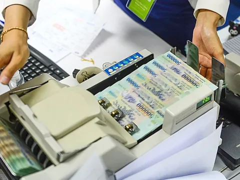 Siết lại việc 'cho vay để thanh toán tiền cọc'