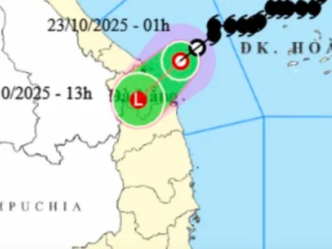 Bão số 12 Fengshen suy yếu, lại xuất hiện áp thấp nhiệt đới sắp vào Biển Đông