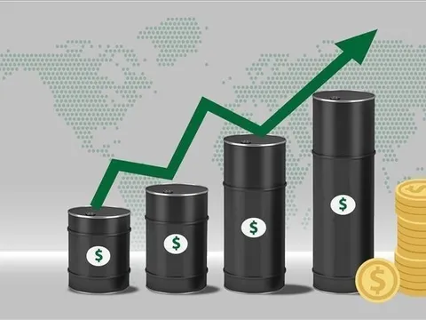 Giá dầu thế giới bật tăng sau khi Mỹ, EU đồng loạt trừng phạt Nga