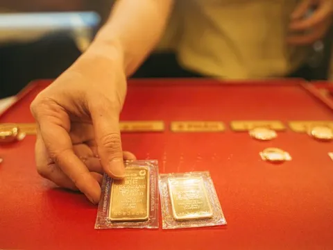 Giá vàng miếng SJC cao hơn giá vàng thế giới gần 19 triệu đồng/lượng