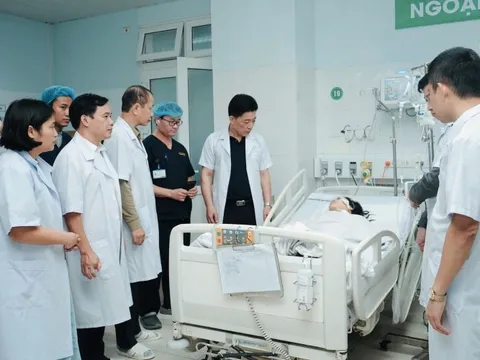 Chi tiết hành động của các nữ điều dưỡng giành bệnh nhi từ tay kẻ cầm dao truy sát