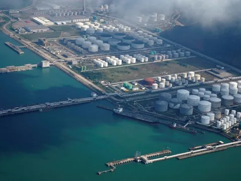 Nhiều công ty dầu khí quốc doanh Trung Quốc ngừng mua dầu Nga