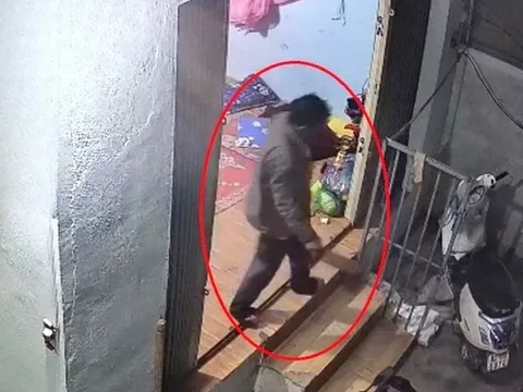 Truy tìm đối tượng xông vào phòng trọ chém đôi nam nữ