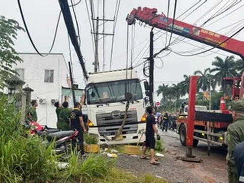 Xe container mất lái lao thẳng vào nhóm người ven đường, một phụ nữ tử vong tại chỗ