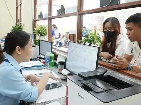 Tin tức sáng 26-10: Giảm 20 vị trí việc làm lãnh đạo, quản lý sau sắp xếp; VinFast cảnh báo giả mạo