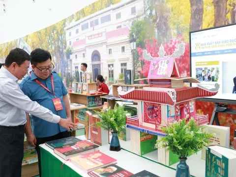 Nhà xuất bản giáo dục Việt Nam tham gia Hội chợ Mùa thu 2025