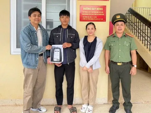 Nam thanh niên bất ngờ nhận được 879 lượt chuyển tiền với nội dung thưởng năng suất