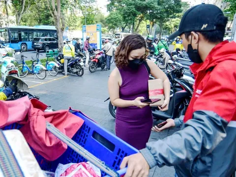 Sàn tăng phí trước mùa cao điểm, người bán hàng online lo sốt vó