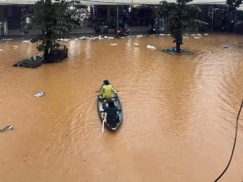 Lũ khẩn cấp trên sông, hàng ngàn hộ dân ở "rốn lũ" Thượng Đức – TP Đà Nẵng bị chia cắt