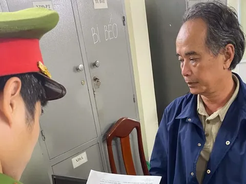 Bắt khẩn cấp người đàn ông hành hung tài xế taxi ở Nha Trang