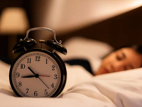 Người dân nhiều nước châu Âu bắt đầu được ngủ thêm 1 giờ