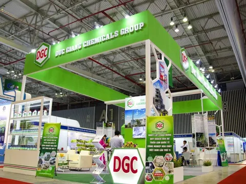 Choáng với lượng tiền 'tươi' của Hóa chất Đức Giang và PVS, lãi ngân hàng cũng vài trăm tỉ