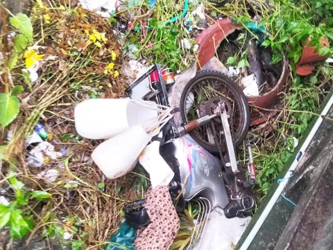 Chạy xe đi bán cá lúc mưa to gió lớn, người phụ nữ bị gió cuốn xuống vực tử vong