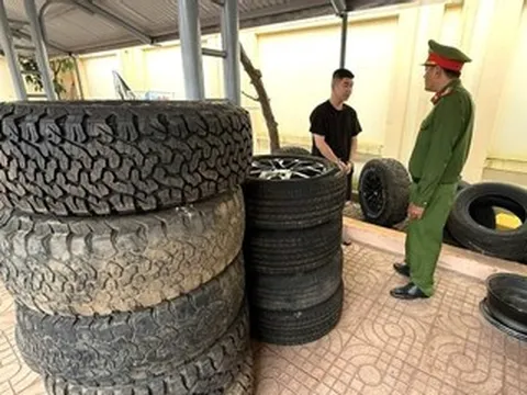 Thanh niên dùng xe bán tải trộm cắp 13 bánh ô tô Ford Ranger