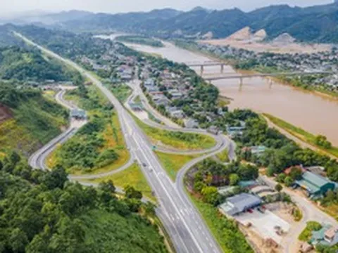 Thí điểm cấm ô tô tải đi ở làn 1 cao tốc Nội Bài - Lào Cai