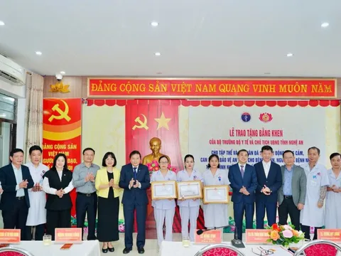 Vụ dùng dao tấn công làm 7 người bị thương: Khen thưởng các nữ điều dưỡng và cá nhân dũng cảm