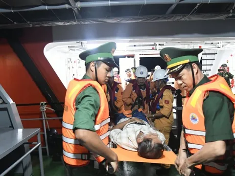 Phối hợp cứu nạn ngư dân bị viêm ruột thừa cấp khi cách bờ 205 hải lý