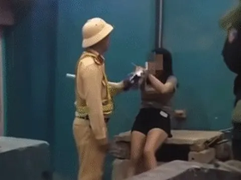 Nữ tài xế ở Thái Nguyên hất máy đo nồng độ cồn, vi phạm gần gấp đôi mức tối đa