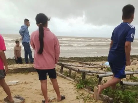 Phát hiện thi thể bé gái sơ sinh trôi dạt vào bờ biển