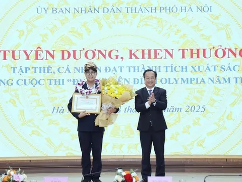 Hà Nội tặng Bằng khen và thưởng 50 triệu đồng cho quán quân Đường lên đỉnh Olympia