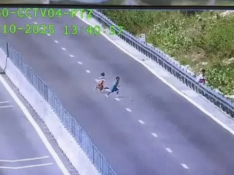 Ngăn chặn 3 thiếu niên vào trong đường cao tốc chặn xe, ném đá "cho vui"