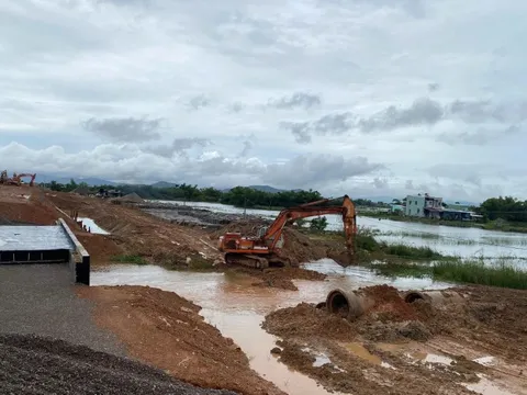 Gia Lai yêu cầu khẩn trương tháo dỡ đường công vụ cản trở thoát lũ