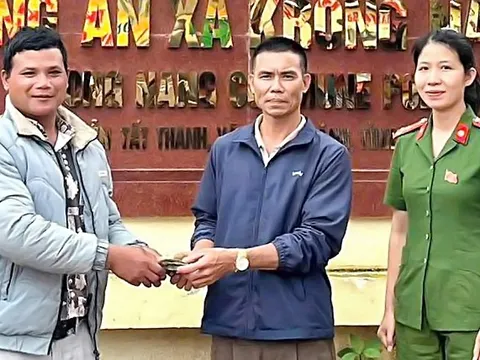 Trả nhầm hơn 110 triệu đồng, công an xã giúp tìm lại sau 30 phút