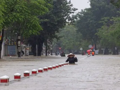 Miền Trung oằn mình trong mưa lũ lịch sử, một trạm ở Đà Nẵng ghi nhận BĐ3 suốt 73 giờ